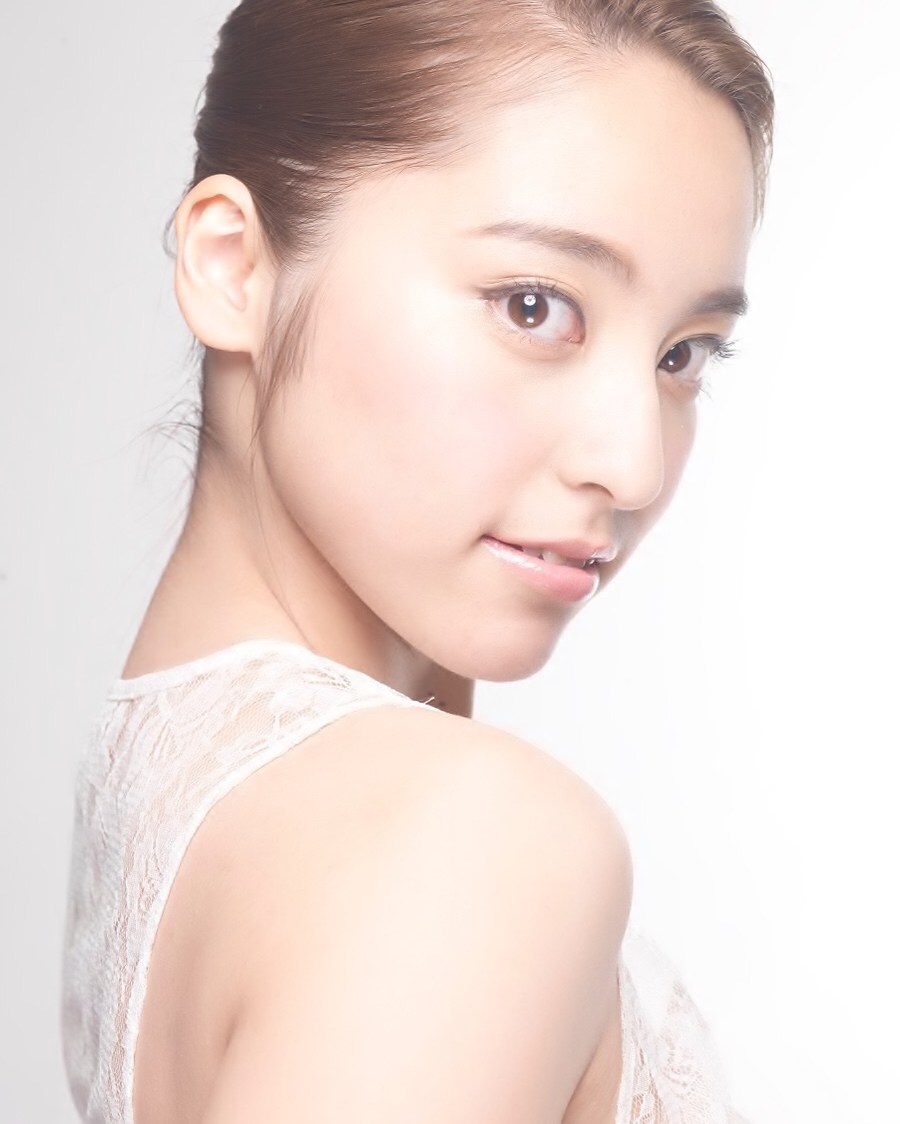 鍋谷真子の写真